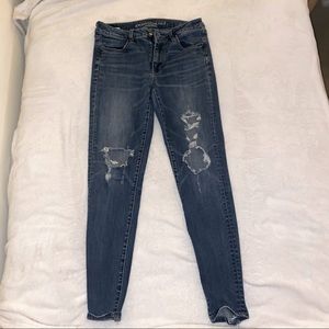 Women’s American Eagle size 8 distressed skinny jeans
